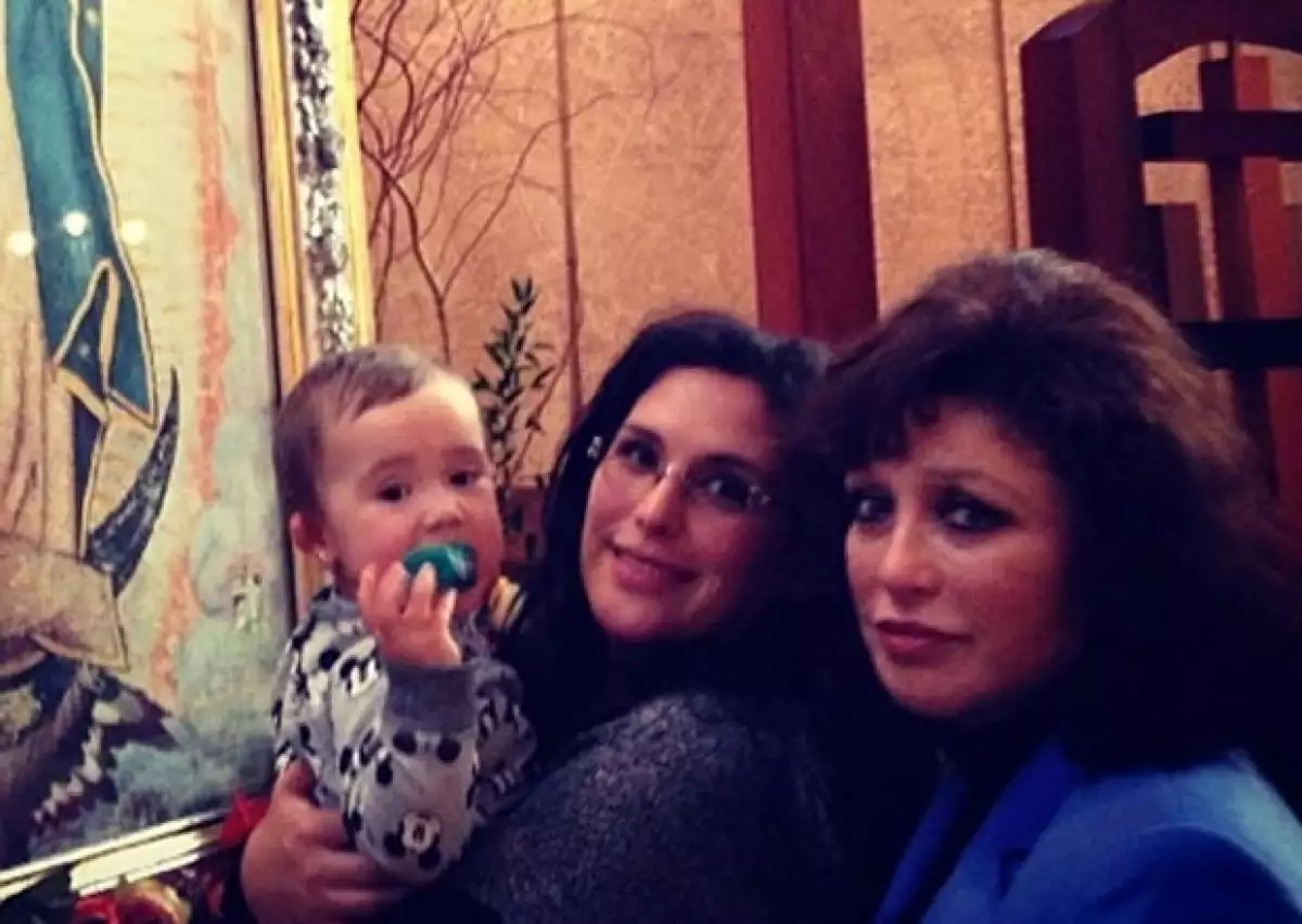 Desde muy temprano Angélica Vale, que está embarazada de su segundo hijo, expresó su emoción por el segundo año de vida de su primogénita. Angélica María también recurrió a Twitter para felicitarla.