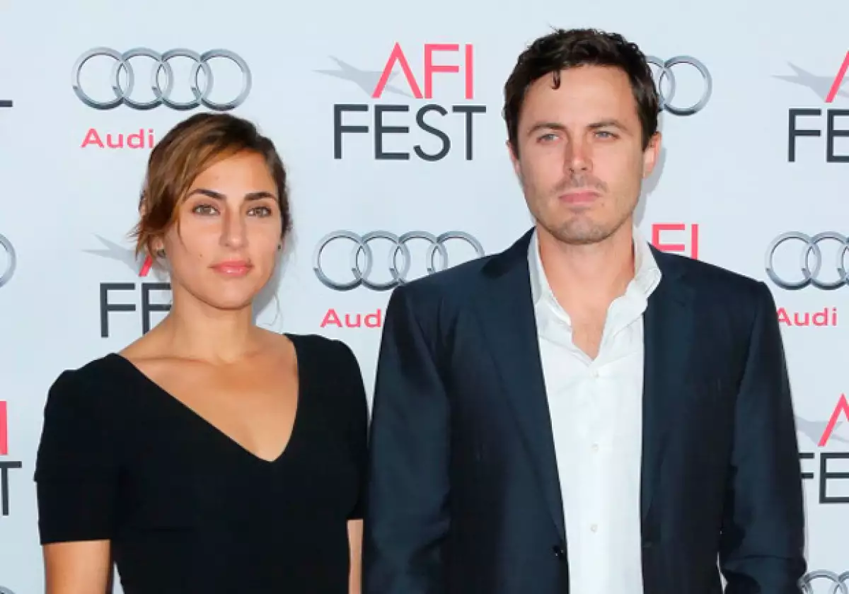 La historia se repite, ahora es su hermano menor Casey Affleck, quien se divorcia tras diez años de matrimonio con la actriz, Summer Phoenix.