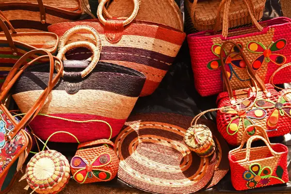 Numerous,Hand,Made,Mexican,Woven,Straw,Baskets,And,Purses,On