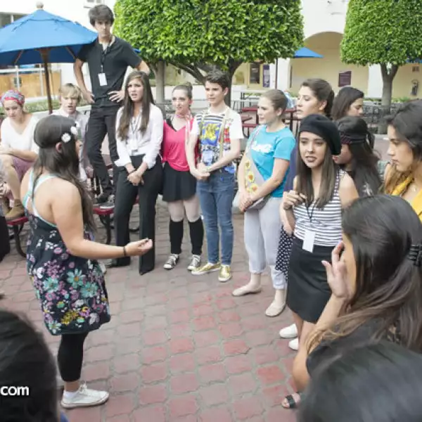 Ritual de actores antes de empezar la obra