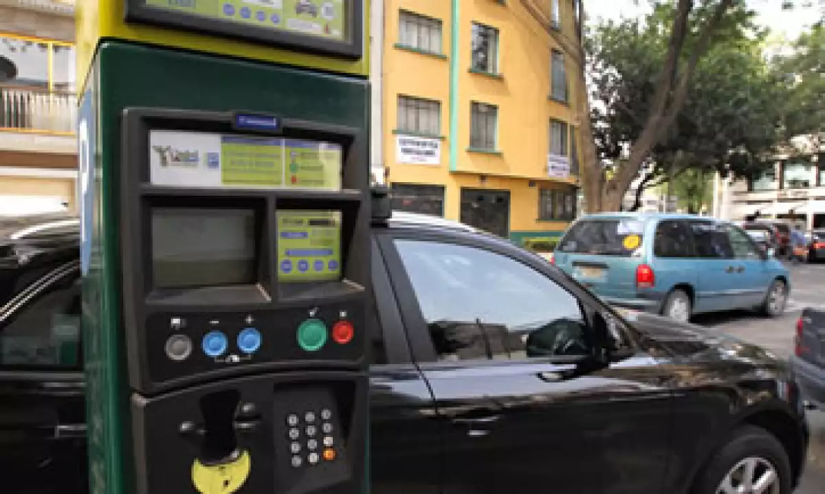 Parkimóvil y Copemsa son empresas que ya experimentan con parquímetros virtuales.(Foto: Notimex )