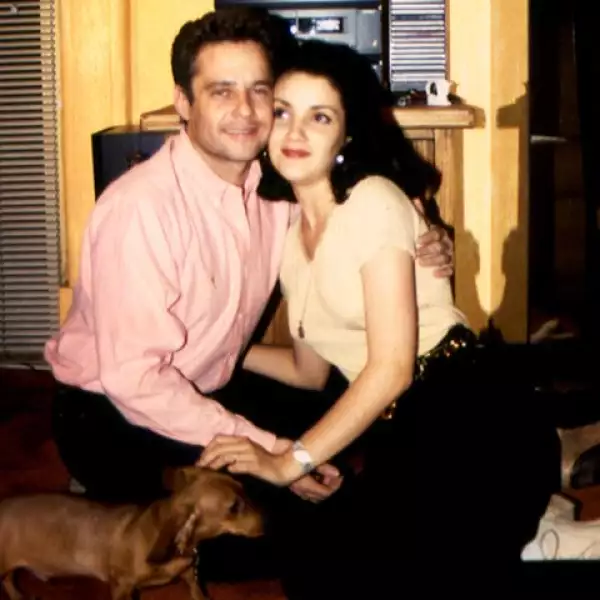 En 1994 se casó con el también actor Alexis Ayala, su matrimonio duro menos de dos años.