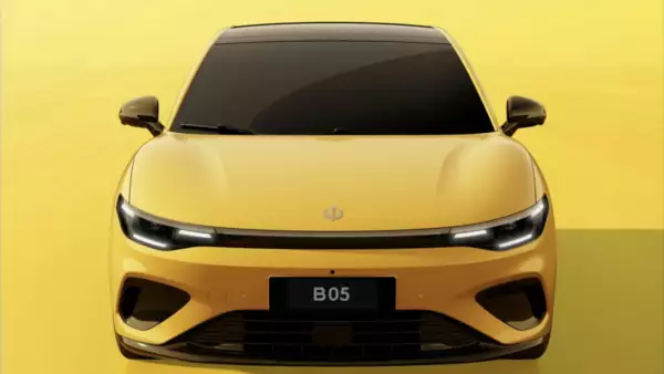 GM importa, Ford aprende y Stellantis se casa con una marca china: así va la batalla por los eléctricos