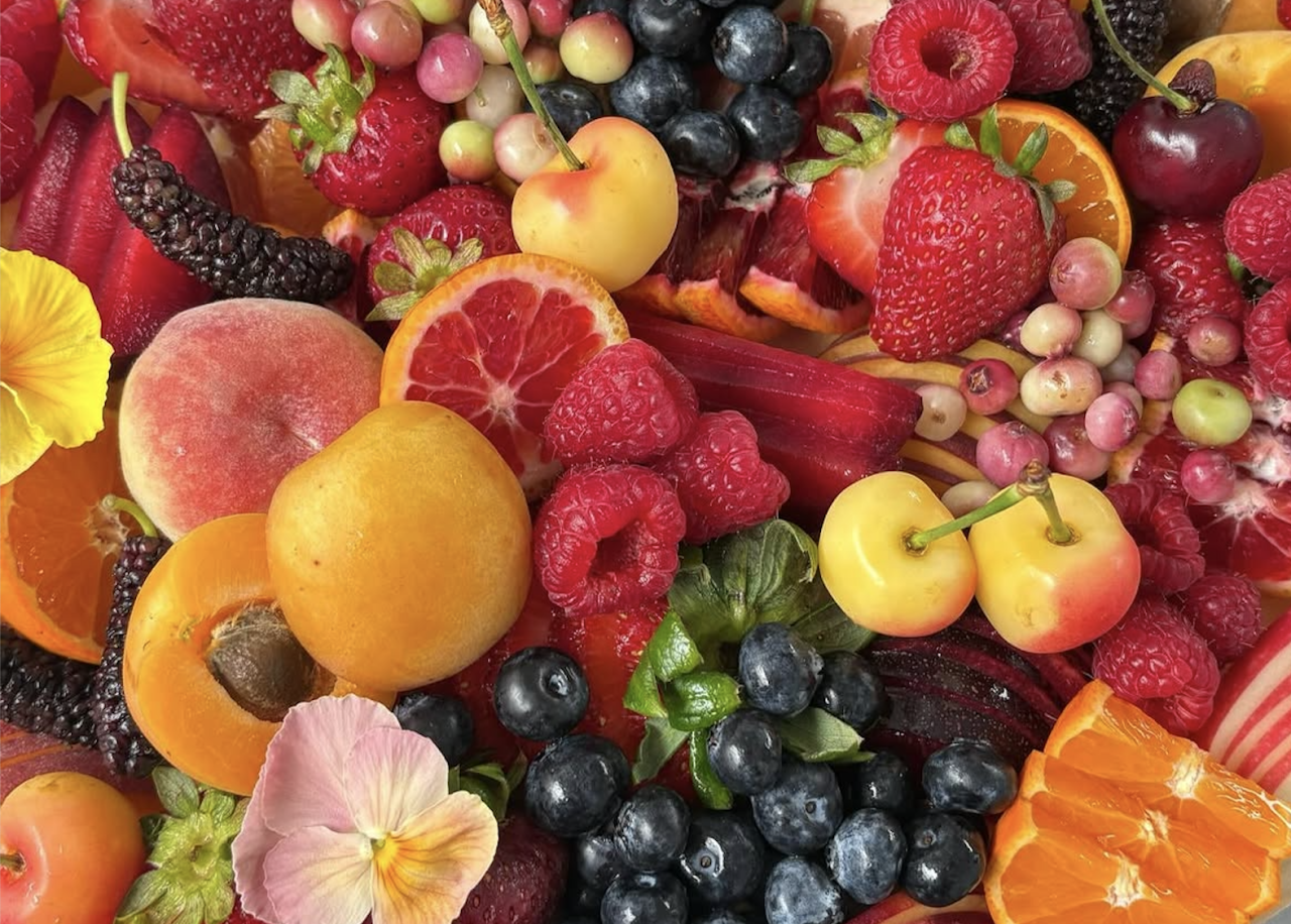 Las mejores frutas para desinflamar el abdomen y mejorar la salud intestinal