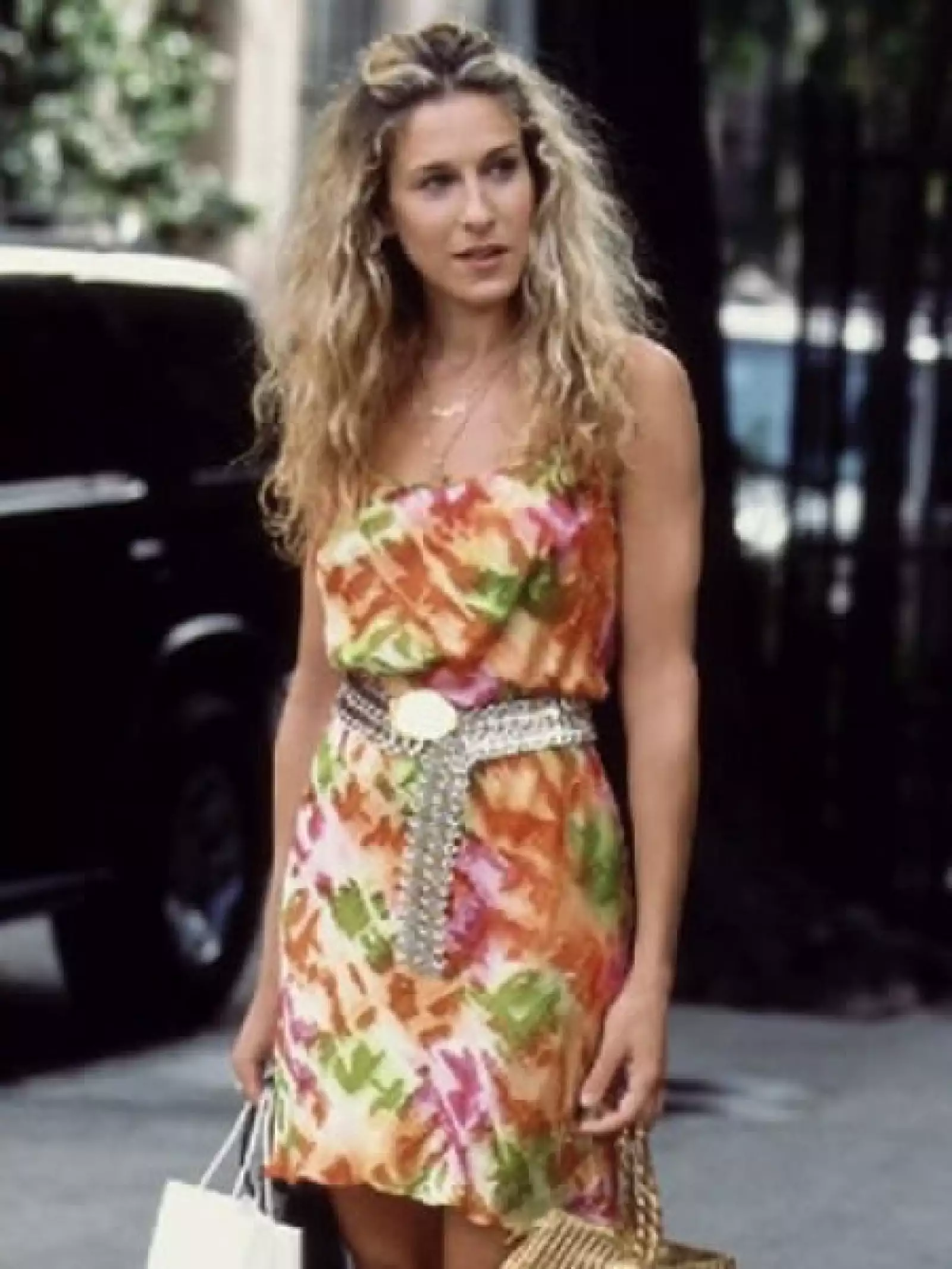 Los rizos rubios de Carrie Bradshaw, interpretada por Sarah Jessica Parker, también impusieron tendencia.