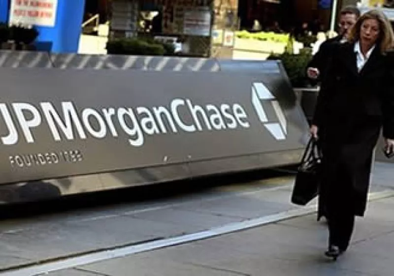 La demanda pretende rescatar 1,000 mdd en ganancias y comisiones obtenidas por el banco. (Foto: AP)