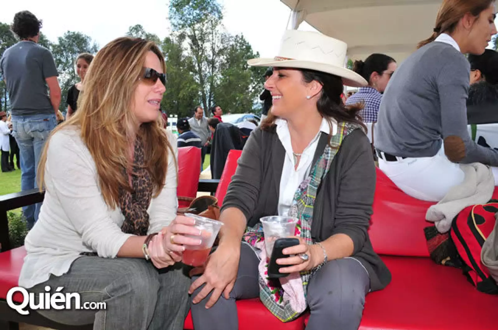 Adriana Martínez y Teresa Pérez Teuffer