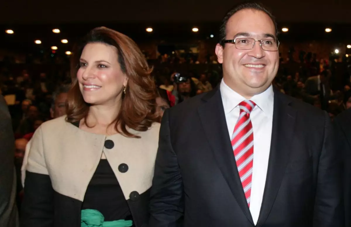 MÉXICO, D.F. 16ENERO2013.- Fue presentado a los medios el programa de la Décimo cuarta edición de "Cumbre Tajín", que en este año tendrá la temática  "El Renacimiento del Ser".  Se llevará a cabo del 21 al 25 de Marzo del presente con aproximadamente 5 mil actividades en tres sedes: Parque Takilhsukut, Zona Arqueológica El Tajín y la Ciudad de Papantla. El evento estuvo encabezado por el gobernador de Veracruz, de Ochoa, y su esposa, Karime Macías de Duarte, asi como del titular de CONACULTA, Rafaél Tovar y De Teresa.
 FOTO: JUAN PABLO ZAMORA /CUARTOSCURO.COM