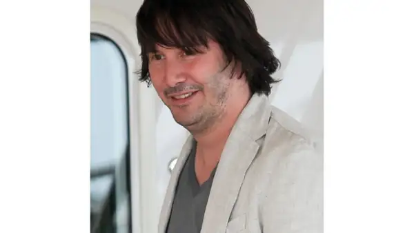 Aunque el tipo de películas en las que participa le exigen estar en forma, el actor de 48 años fue captado en Cannes muy descuidado y con varios kilos de más.