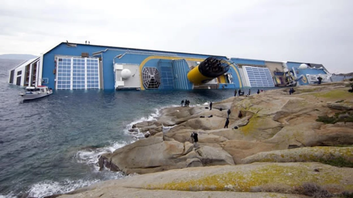 crucero encallado en italia