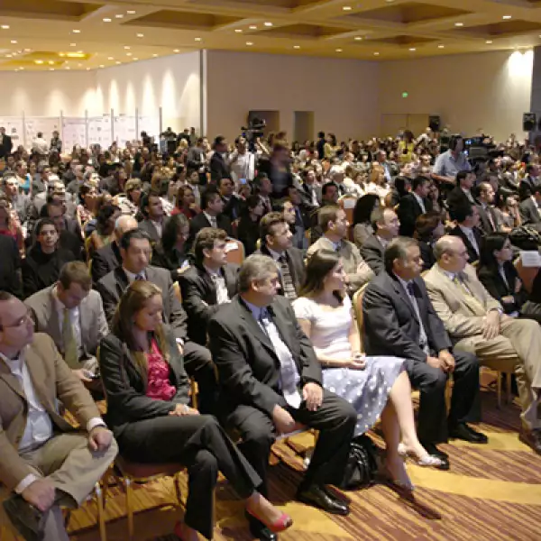 Los asistentes llegaron puntuales y emocionados porque esa noche sabrían que lugar ocupaban en el ranking.