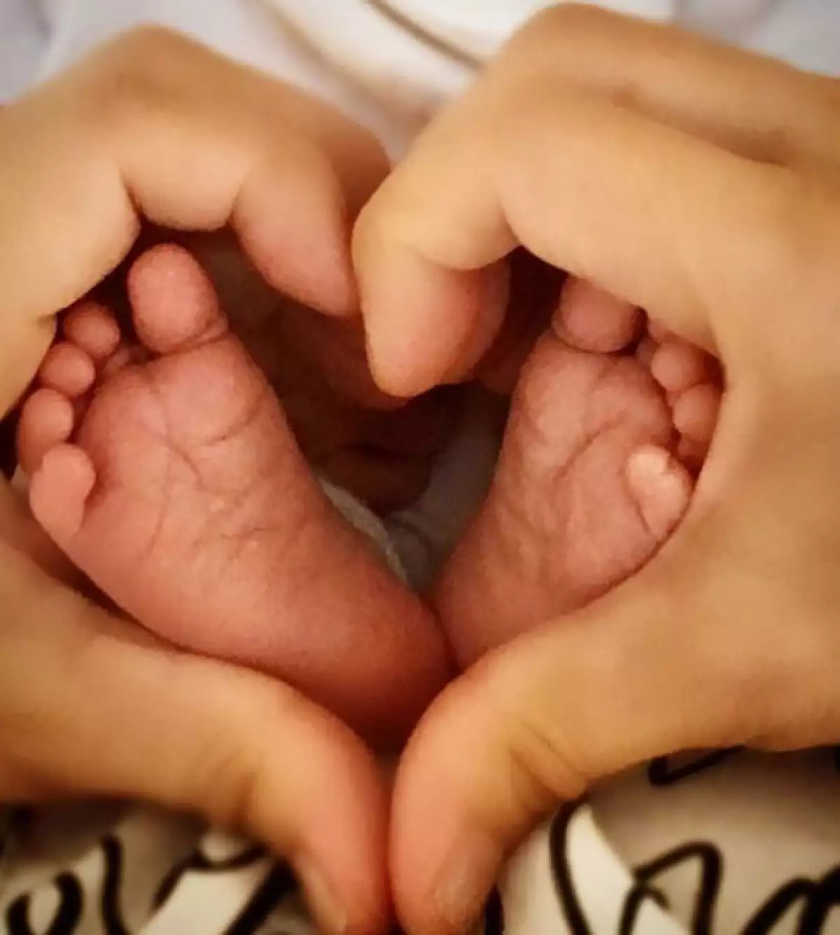 Esta es la primera foto del bebé de Paulina, y quien aún no revela su nombre.