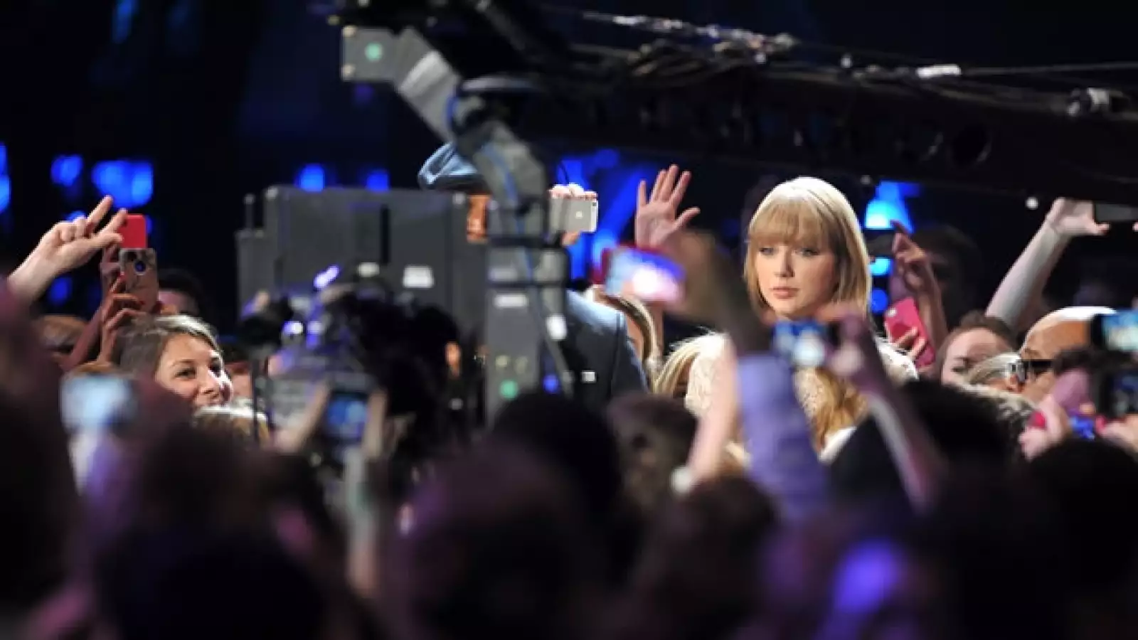 Artistas se presentan en las nominaciones a los Grammy