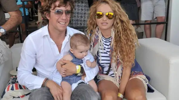 La pareja asistió a la Copa Miami 2011 de fútbol de playa de la FIFA, donde como una familia feliz disfrutaron del encuentro deportivo al lado de su pequeño Andrea Nicolás.