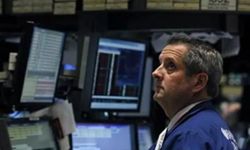 Wall Street se vio afectado porque el anuncio de la Fed quitó un apoyo al mercado de EU que enfrenta varios problemas. (Foto: Reuters)