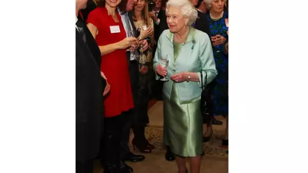 Los Duques de Cambridge y el Príncipe Carlos, acudieron a una recepción ofrecida a la reina de Inglaterra.