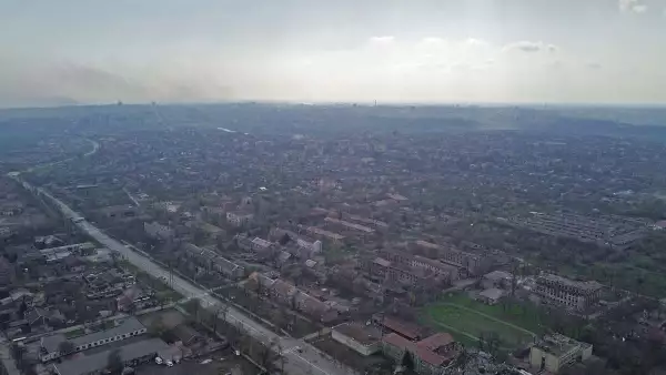 Una vista muestra áreas residenciales durante el conflicto entre Ucrania y Rusia en la ciudad portuaria sureña de Mariupol, Ucrania.