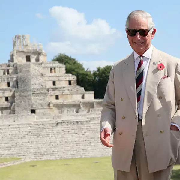 Esta vez sin su esposa Camila, duquesa de Cornwall, quien permaneció en la capital del país por consejo médico, el heredero a la corona británica conoció los trabajos de restauración.