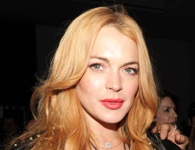 Parece que su propia experiencia ha llevado a la actriz a querer ayudar a otras jóvenes con problemas similares a los que ella padeció.