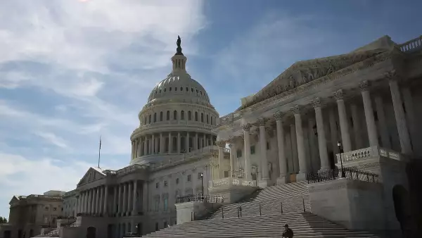 Van por la división partidista