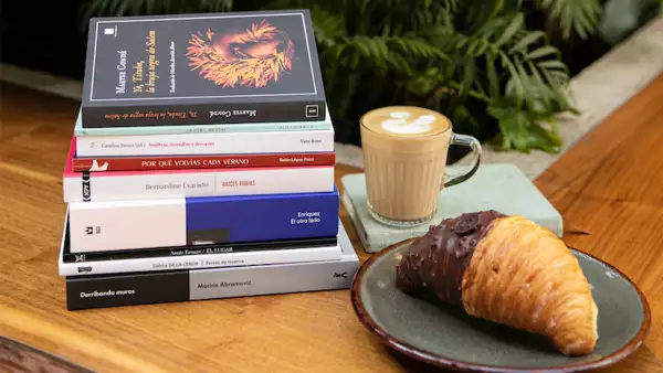 estantería_quien_libros_mujeres.jpg
