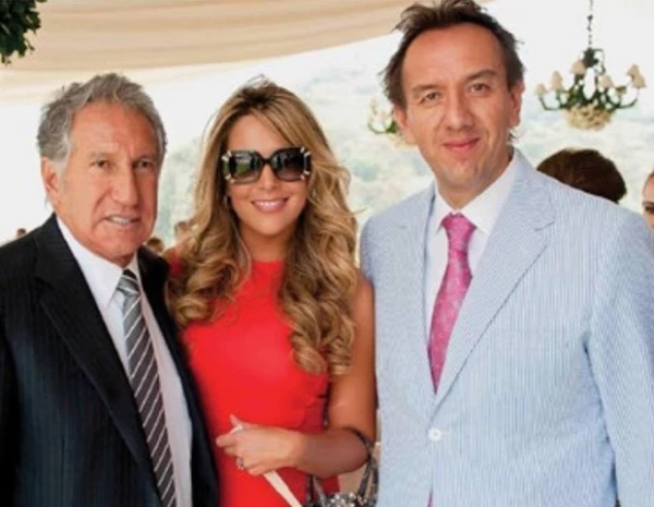 Arturo Montiel con su primogénito y su nuera Lorena Elizondo.