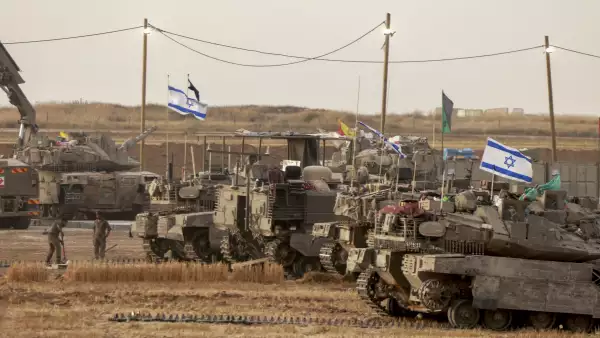 Tropas israelíes desplegadas junto a la frontera de Israel con la Franja de Gaza el 13 de mayo de 2025, en medio de la guerra en curso entre Israel y el movimiento militante palestino Hamás.