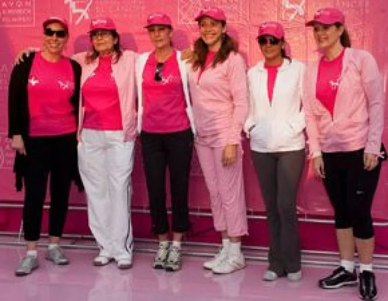 Actrices de la obra de teatro "Doce mujeres en pugna" se reunieron para la carrera Avón y lo recaudado se le otorgará en donativo a diferentes asociaciones que luchan contra el mal.