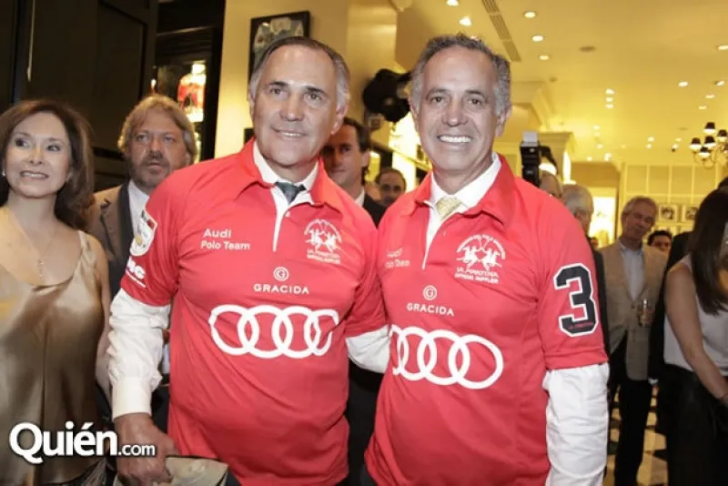 Carlos Gracida de 53 años falleció este martes víctima de un accidente que sufrió durante una caída en un encuentro de polo en Wellington. Para la reina Isabel II, Gracida era su jugador favorito.