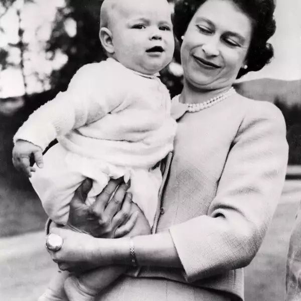 REINE-ELIZABETH-PRINCE-ANDREW-BALMORAL