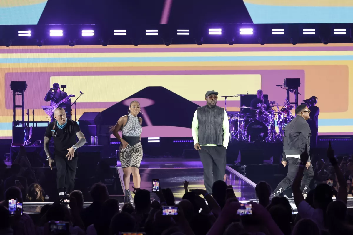 Taboo, J. Rey Soul, will.i.am, y APL.DE.AP
