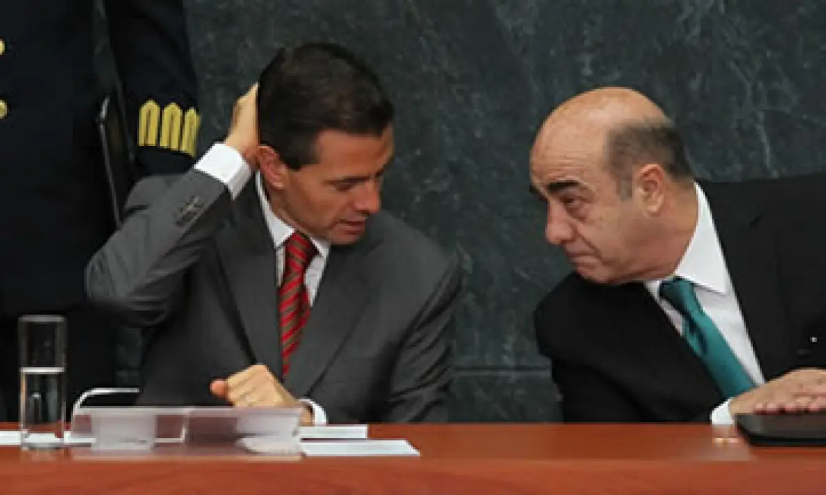 El presidente Peña Nieto y Jesús Murillo Karam son algunos de los personajes políticos que levantaron controversia con sus dichos durante 2015. (Foto: Cuartoscuro/Archivo)