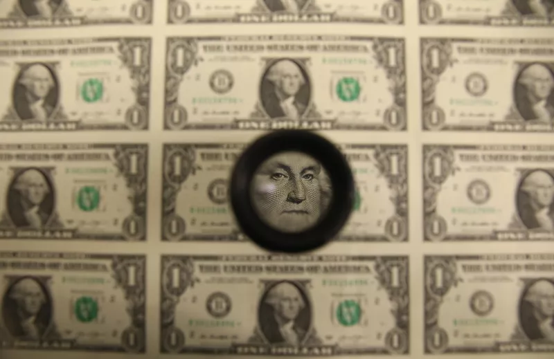El dólar interbancario cotiza en 17.38 pesos