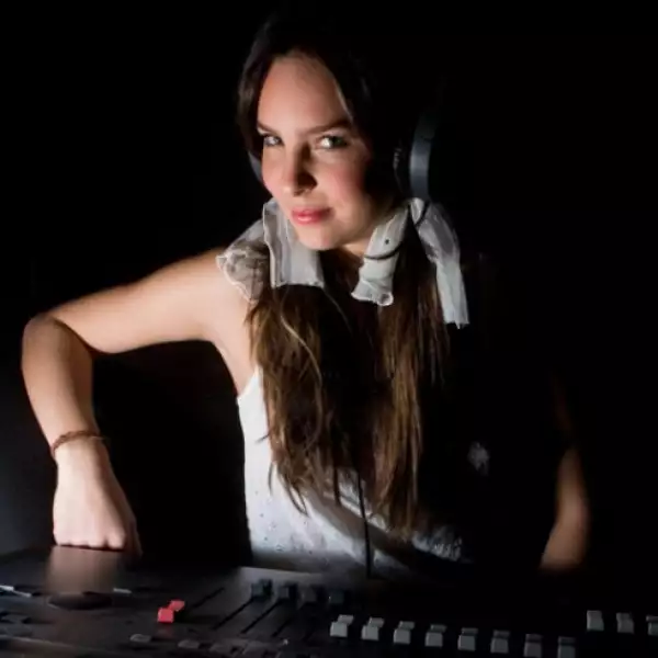 Luego de la serie de escándalos en que se vio envuelta, la cantante se metió al estudio, siempre pregonando que para ella serle fiel a uno mismo y a la gente que quieres es lo más importante.