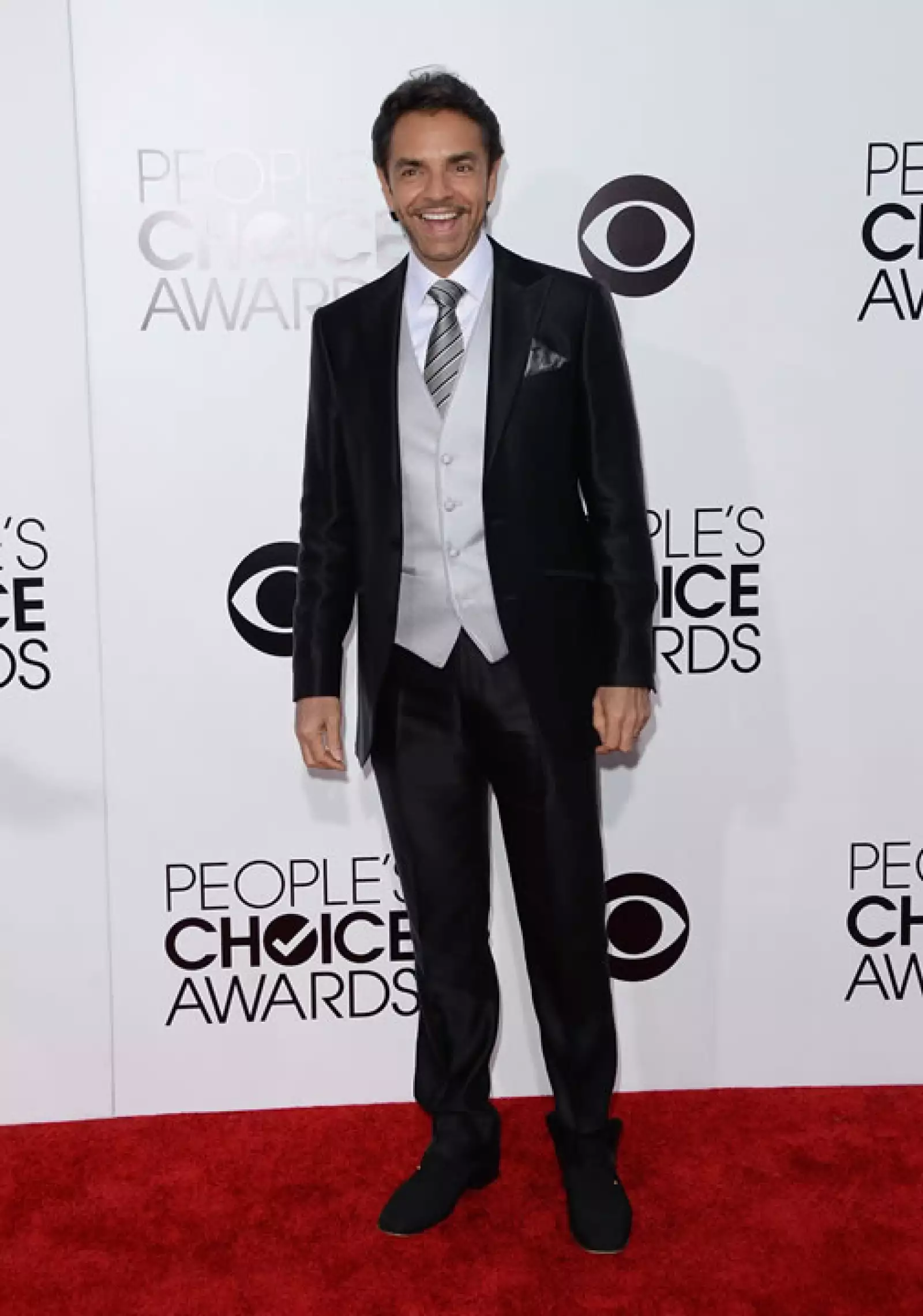 Eugenio Derbez se mudó a Los Ángeles para continuar su carrera como director de cine luego de su éxito en No se Aceptan Devoluciones.