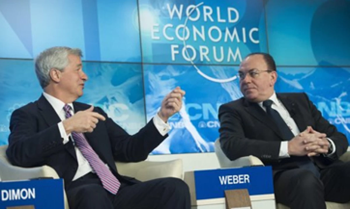 El CEO de JPMorgan, Jamie Dimon dijo que aún no hay una solución a la crisis, en el panel que compartió con el directivo de UBS, Axel A. Weber. (Foto: Reuters)