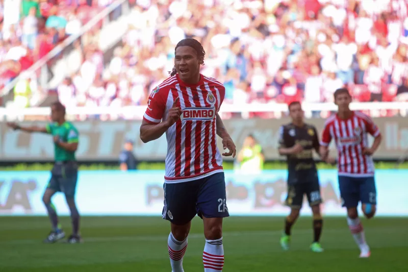 Televisa dijo que respeta el interés de Chivas de transmitir sus partidos en televisión de paga.