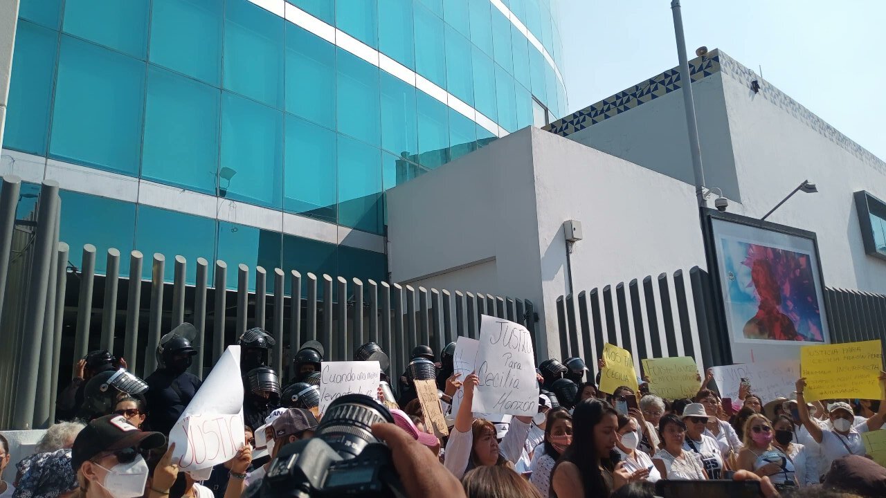 Groups demonstrate for the murder of activist Cecilia Monzón in Puebla