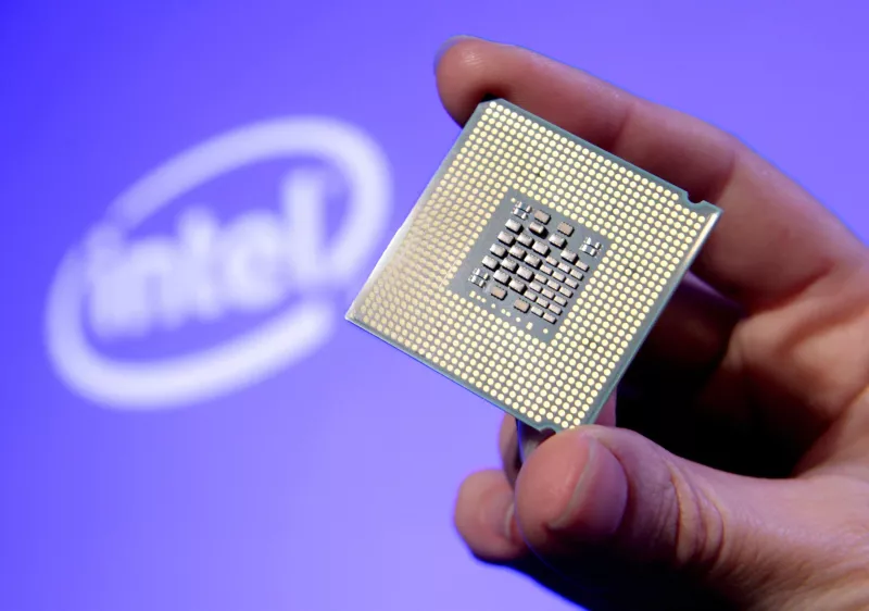 Intel busca cambiar de rumbo su mercado por la caída en las ventas de computadoras personales. 