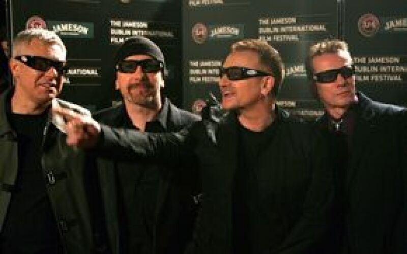 El grupo irlandés fue acusado por el artista Taylor Deupree, al considerar que la portada de uno de sus discos es similar a la del nuevo lanzamiento del cuarteto titulado "No line on the horizon".