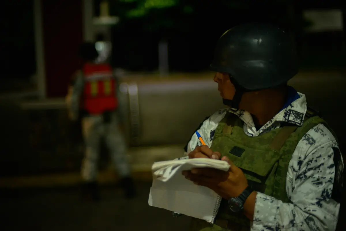 Guardia vigila migrantes