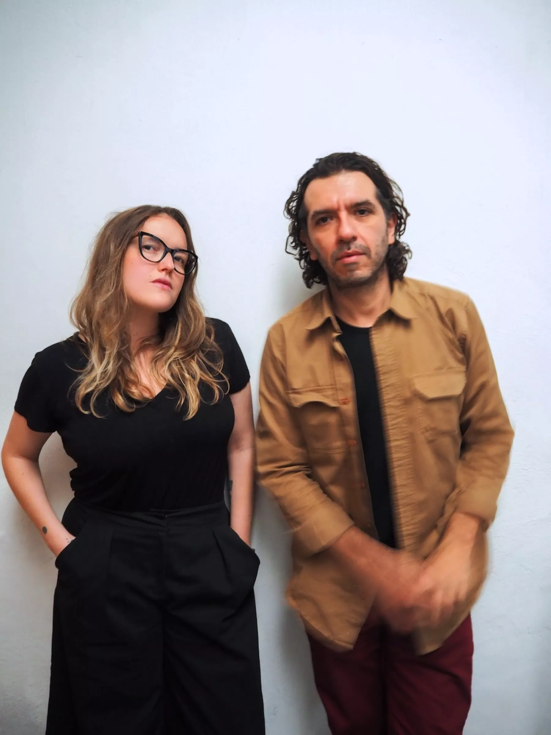 Denise Gutiérrez y Yamil Rezc: traducir en una canción el sentir migrante