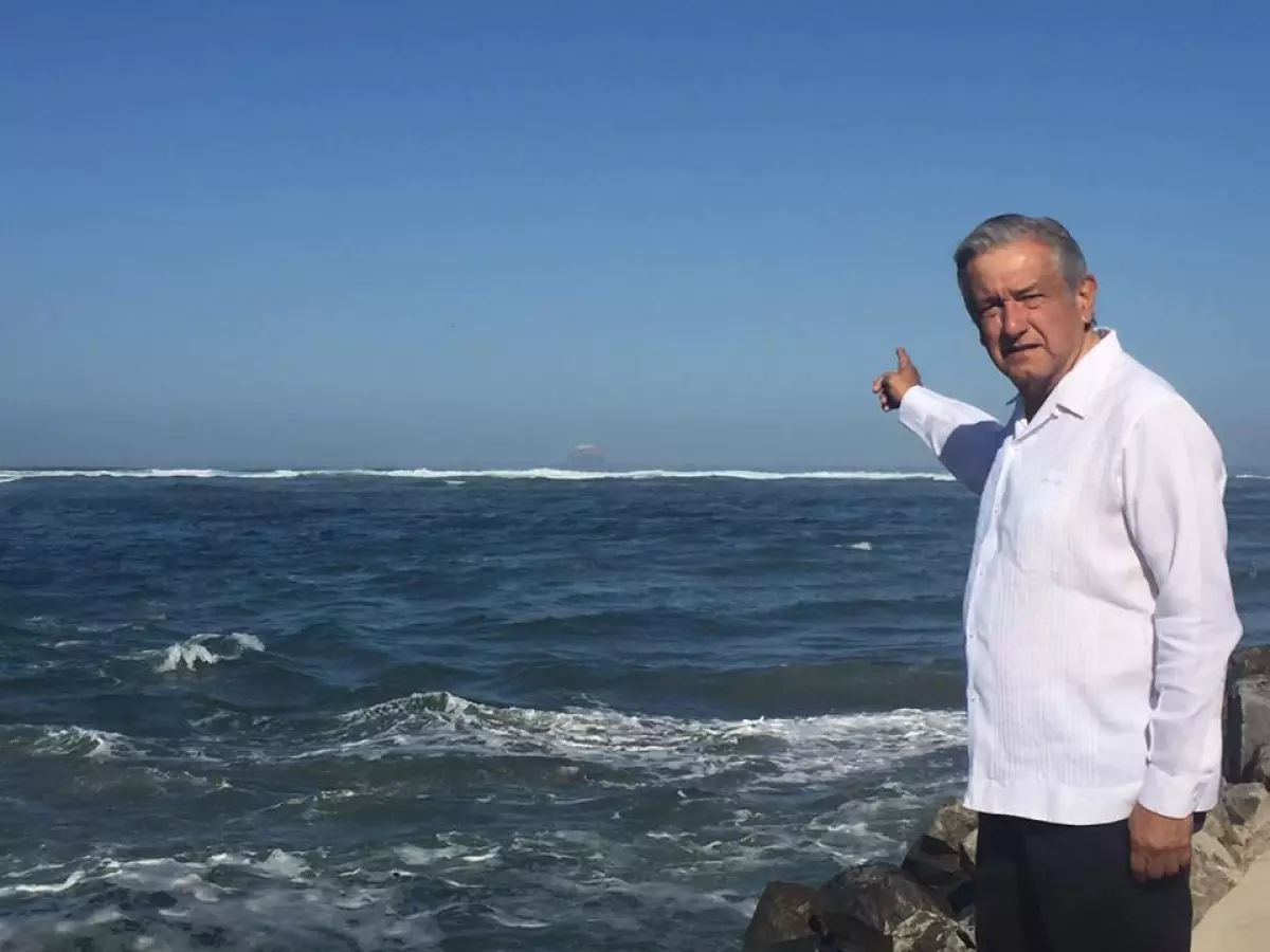 El político se encontraba de gira por Baja California cuando el Tribunal dio a conocer su decisión.