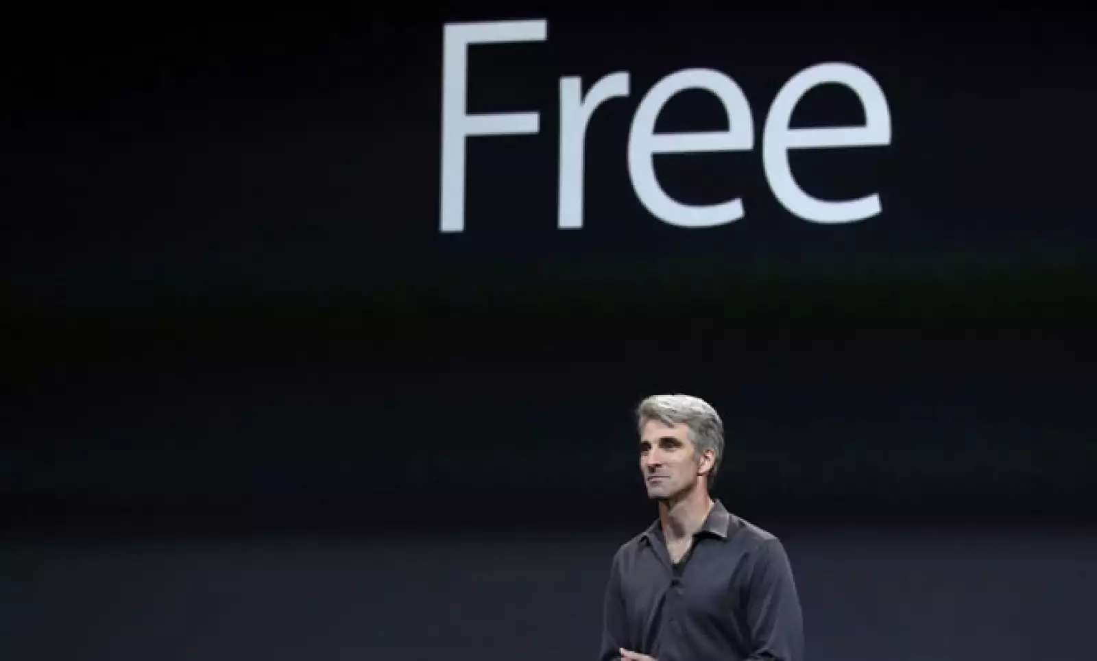 Apple anunció que ofrecería gratis el programa operativo Macintosh, en un desafío al negocio de computadoras de Microsoft.