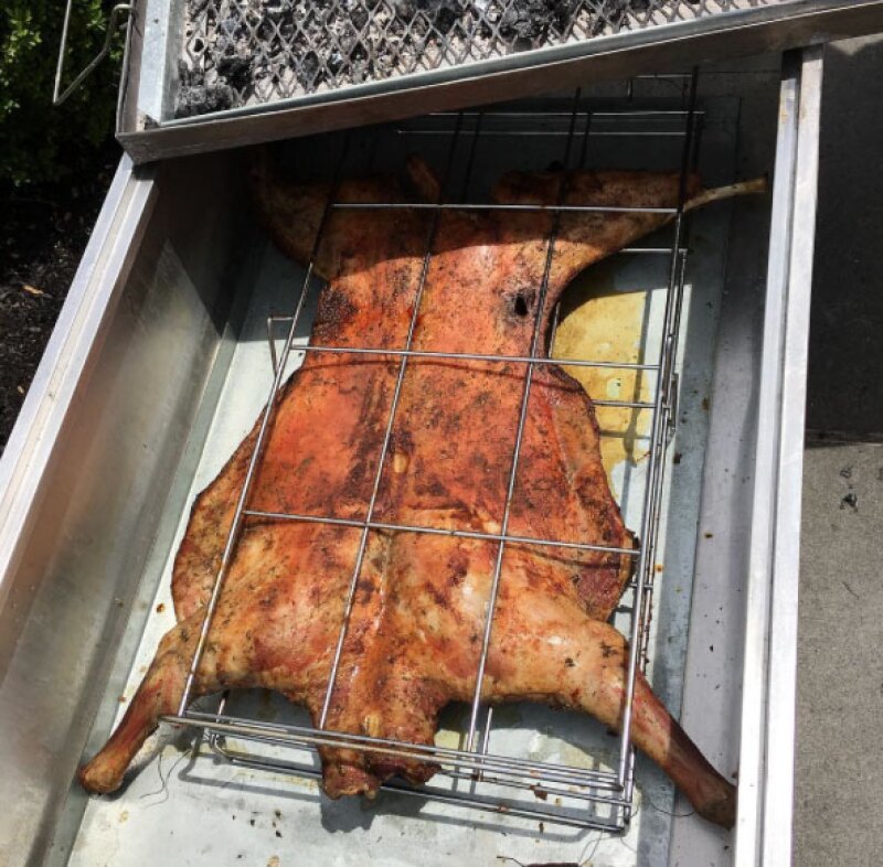 Thalía preparó cordero para su familia como parte de las celebraciones.