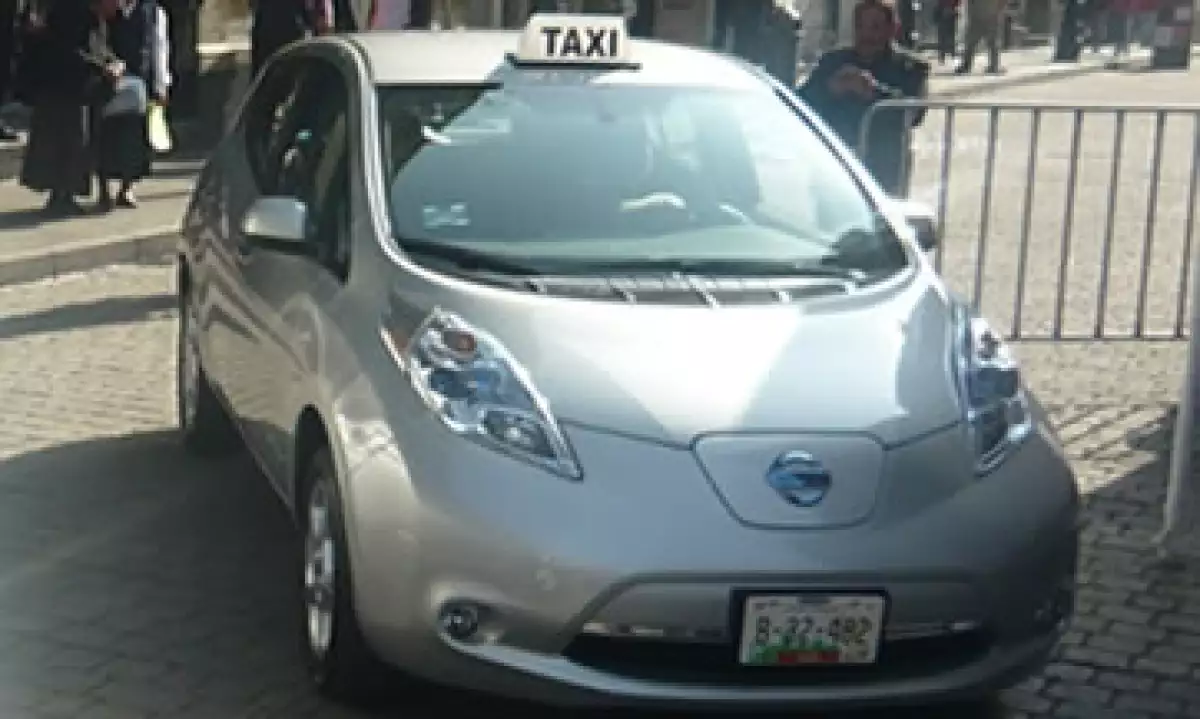La Ciudad de México es la primera en el mundo en contar con taxis ecológicos de la marca Nissan Leaf. (Foto: Cortesía Nissan)