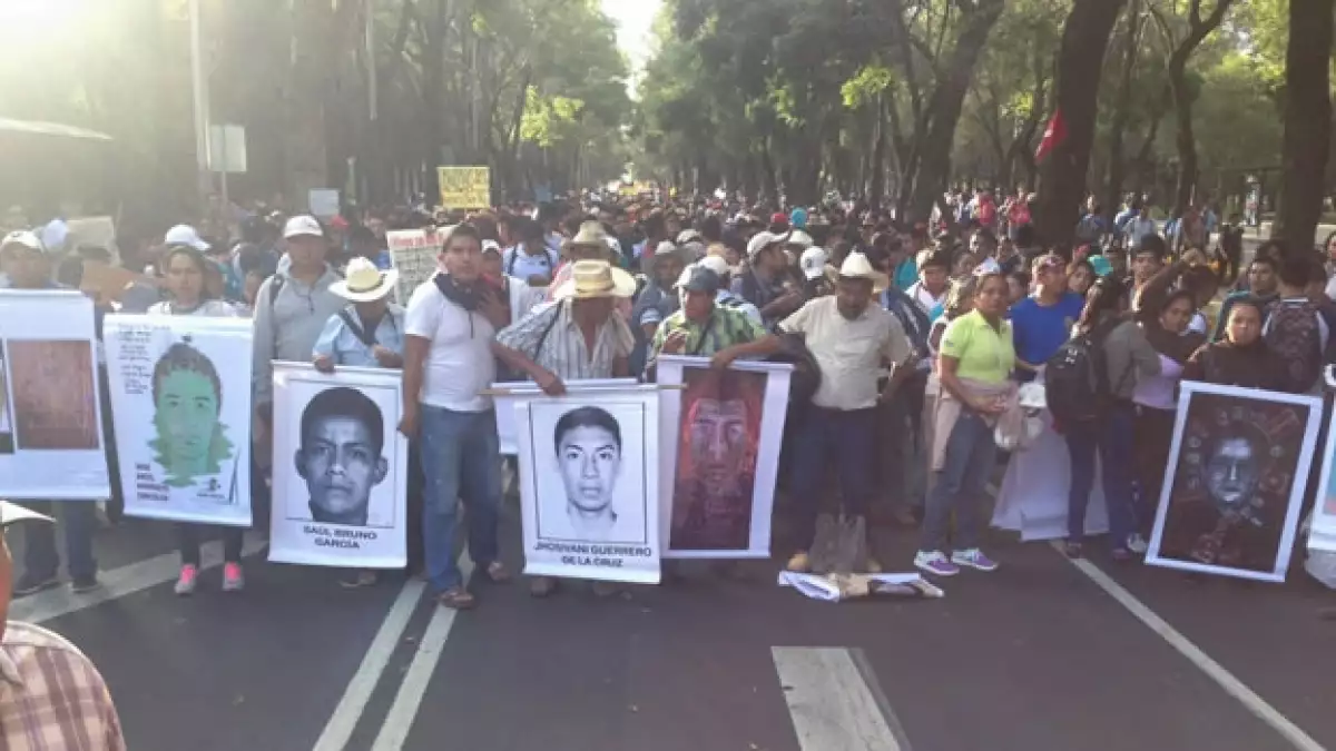 marcha padres ayotzinapa