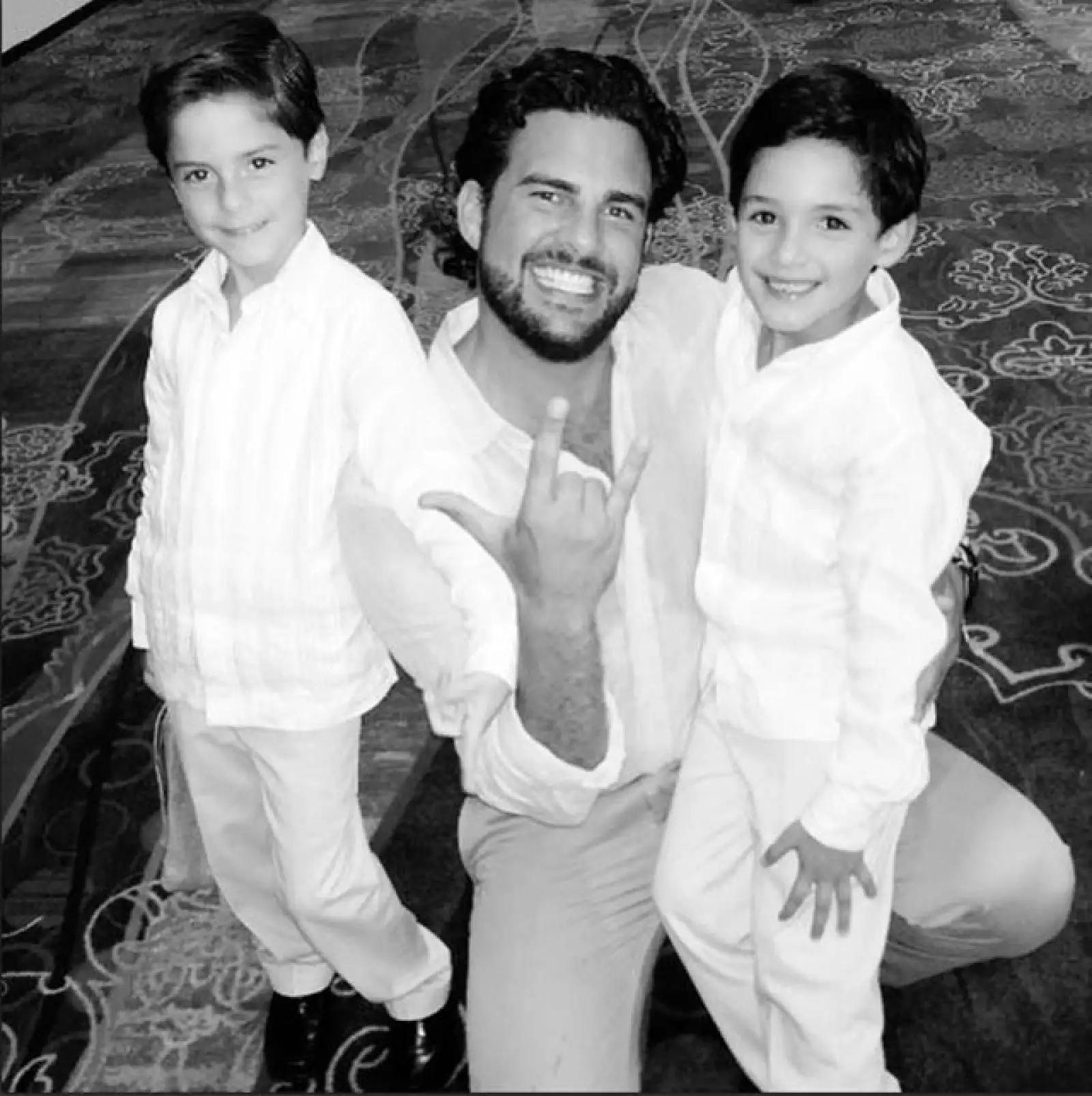 Gerardo Bazúa acompañó a su novia esa gran noche.