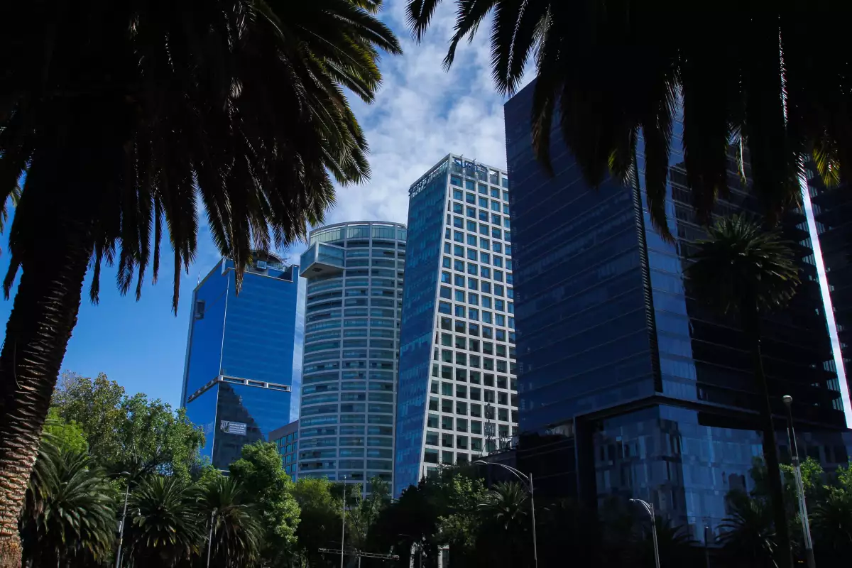 Fibra Dahnos cuenta con algunos de los centros comerciales y edificios de uso mixto más conocidos de la capital, como Reforma 222.