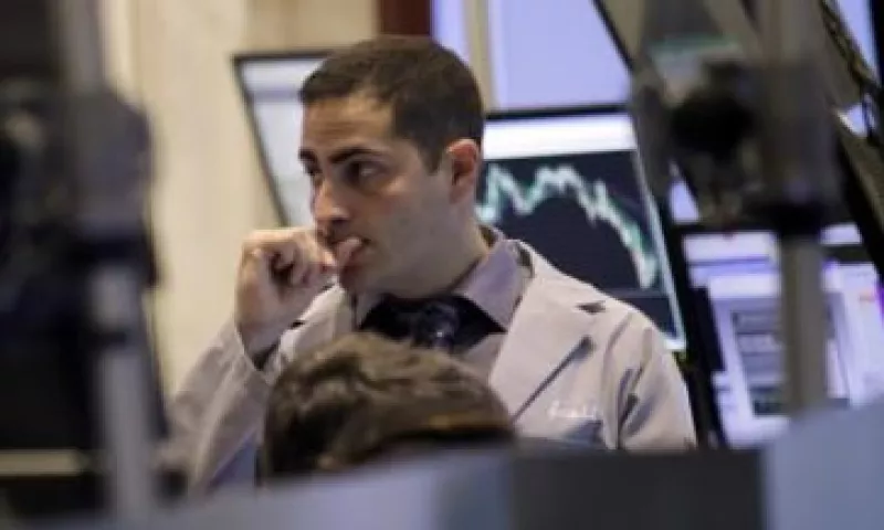 Los resultados de JPMorgan y datos positivos de la economía de EU, no lograron sostener las alzas iniciales. (Foto: Reuters)